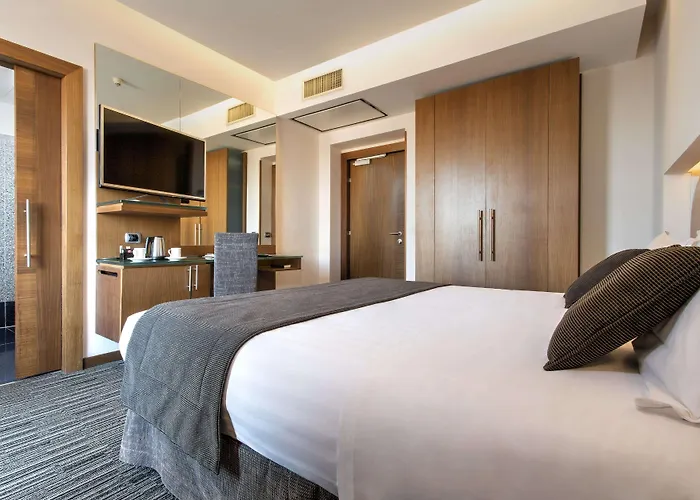 Western Universo Otel 4*