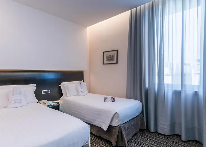 Western Universo Hotel 4*