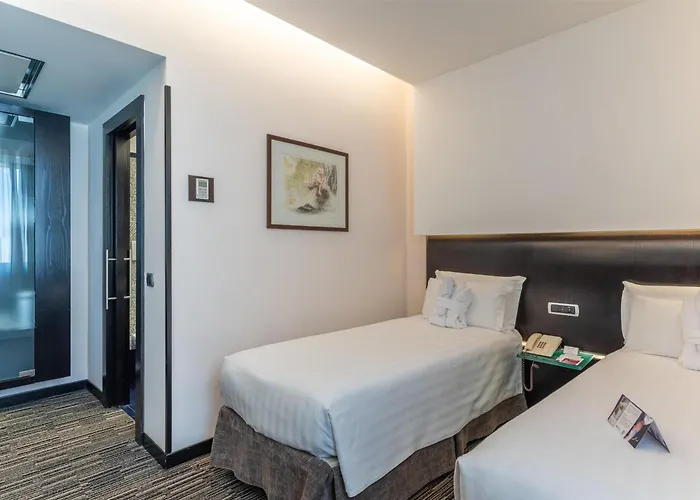 Western Universo Otel 4*