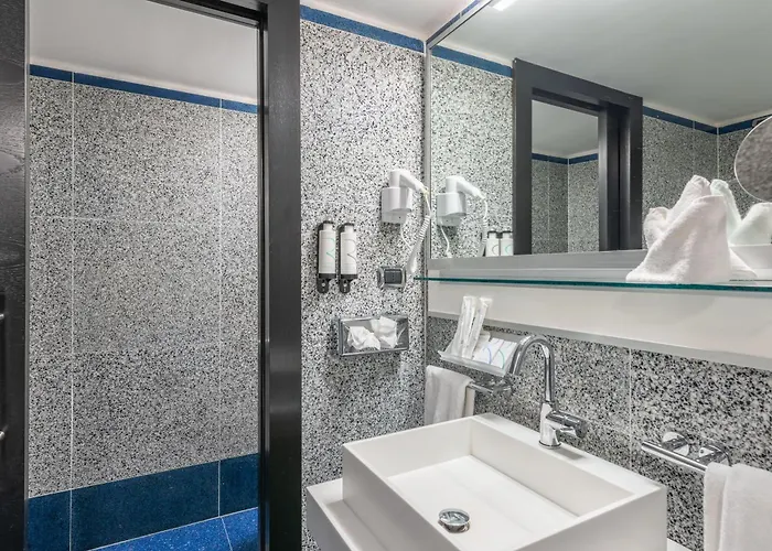 Otel Western Universo 4*